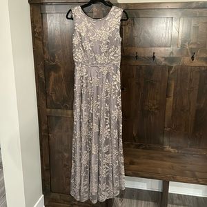 Tahari Full Length Taupe Lace Formal Gown Size 6